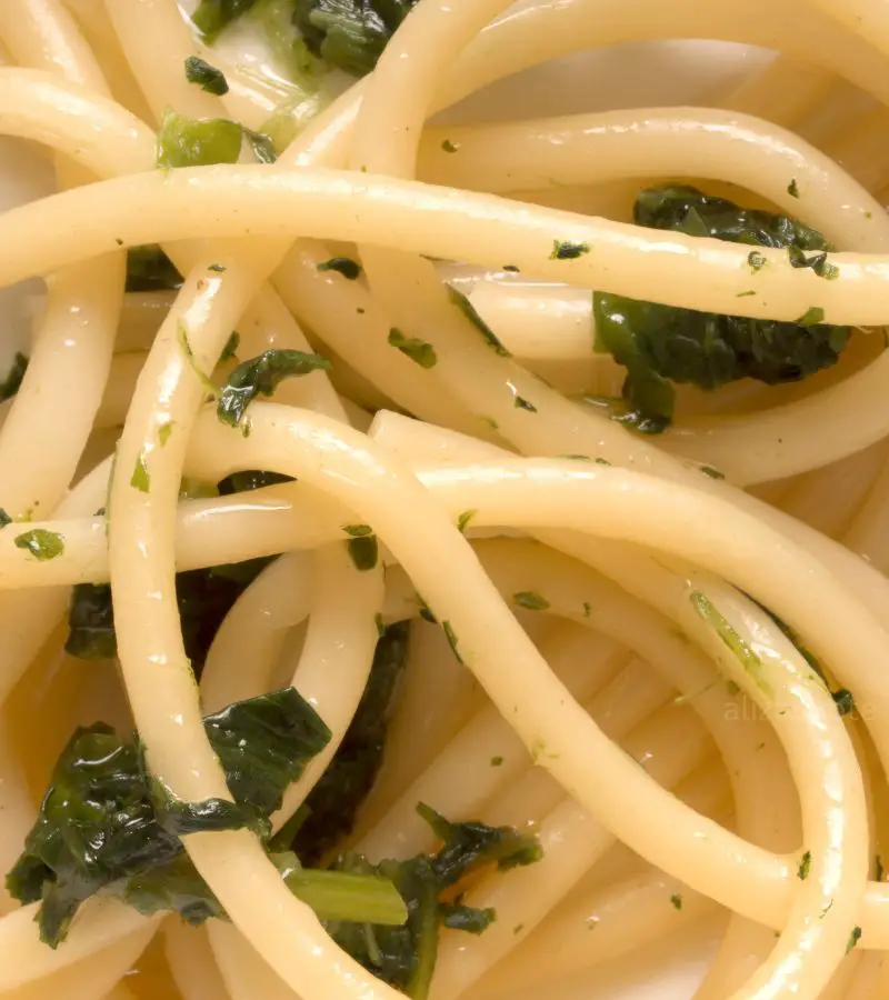Easy spaghetti with spinach and garlic
