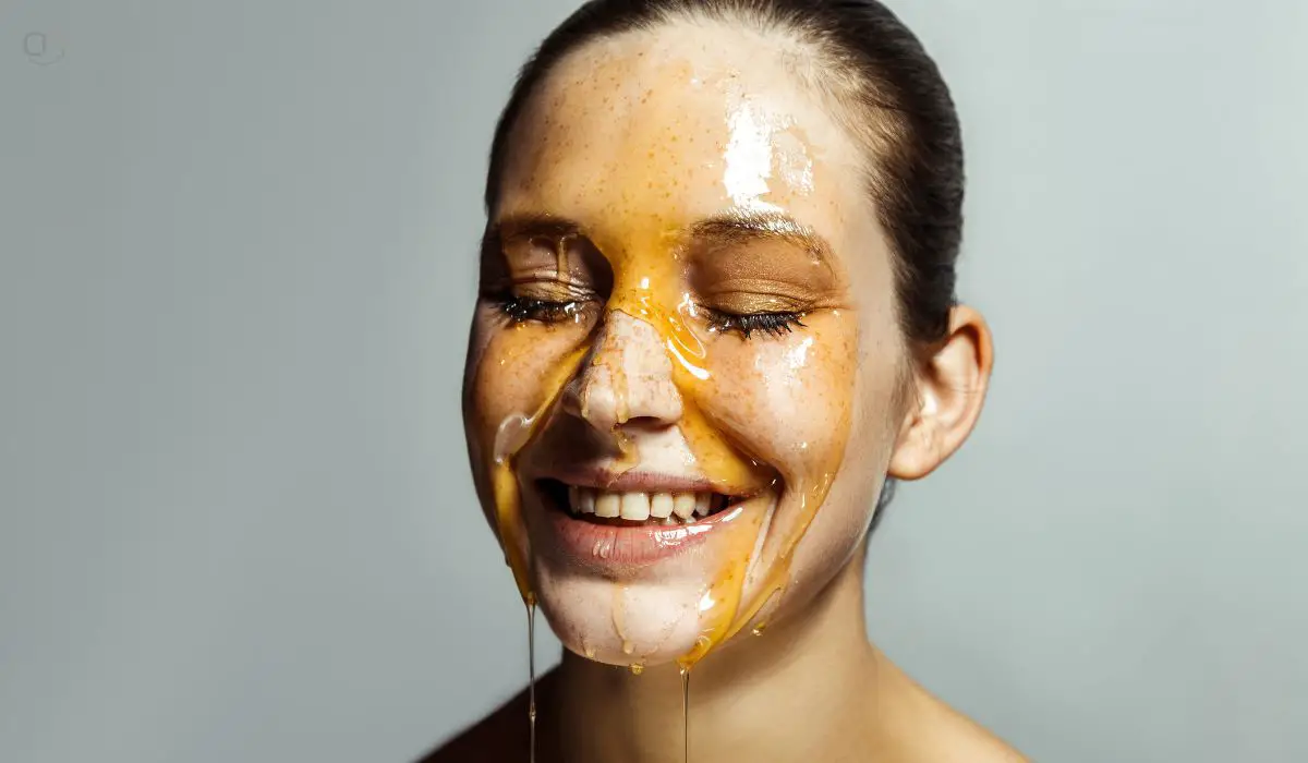 How To Apply Honey To Your Face