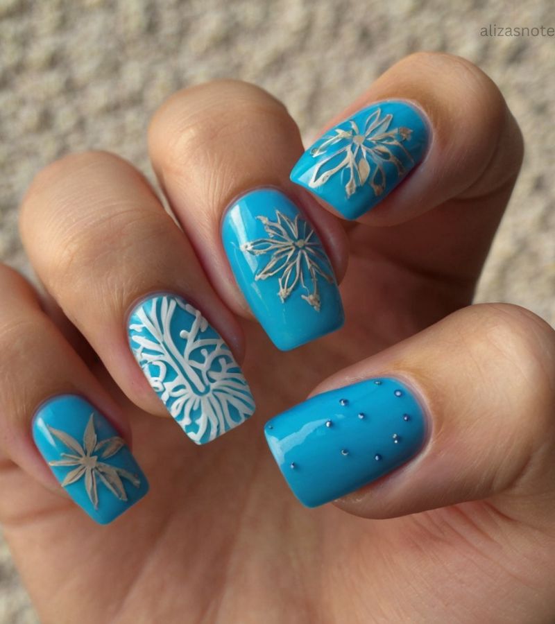 SNOWFLAKE NAILS