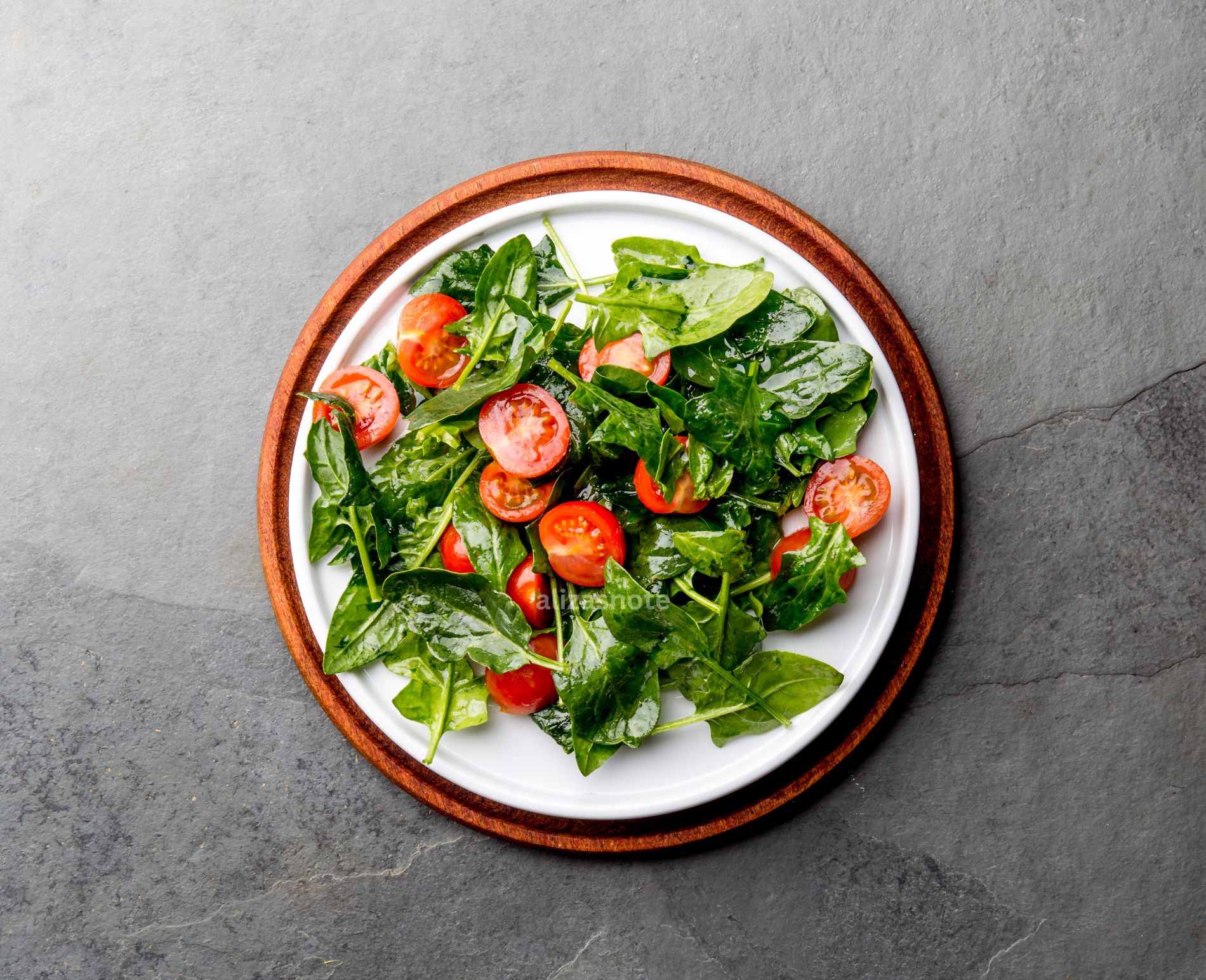 Spinach And Cherry Tomatoes Salad