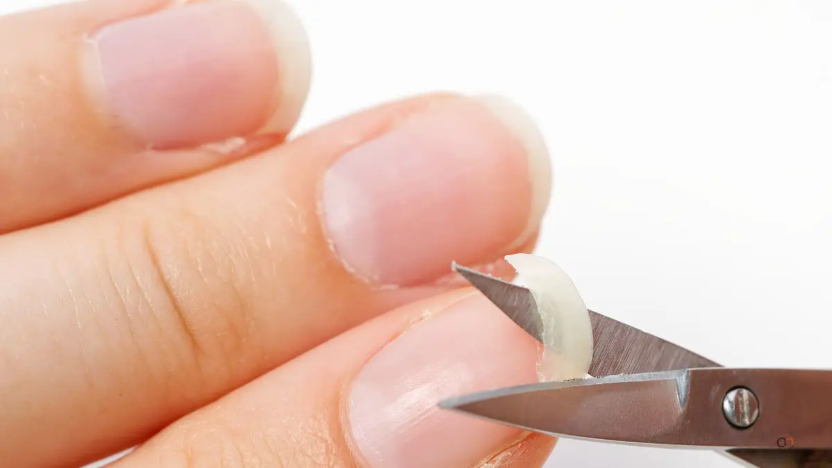 How To Fix A Broken Nail In The Middle